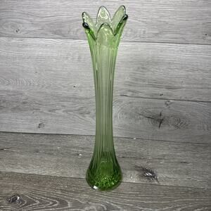 Vtg L. E. Smith Green Avocado MCM Art Glass Swung Vase 15.5” Tall